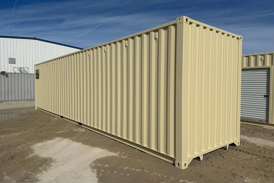40ft shipping container with roll up door. 40ft shipping container with roll up door.